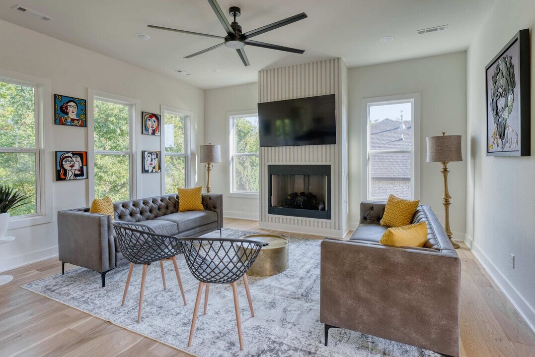 1421 Lee St in Pea Ridge, AR - Building Photo