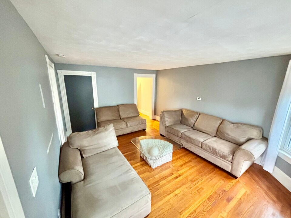 91 Orange St, Unit 1F in Westfield, MA - Building Photo