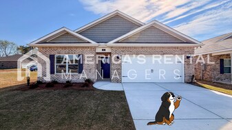 41 Cattail Ct in Guntersville, AL - Building Photo