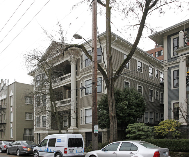 2046 NW Flanders St in Portland, OR - Building Photo - Building Photo