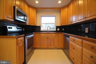 2129 Grayson Pl in Falls Church, VA - Building Photo - Building Photo