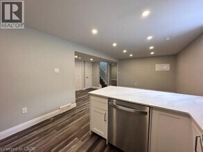 132 Briar Knoll Dr in Kitchener, ON - Building Photo - Building Photo