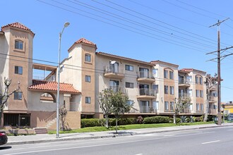 Villa California Apartments in North Hollywood, CA - Foto de edificio - Building Photo