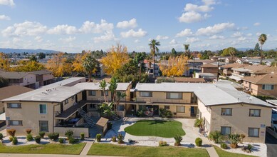 Covina Stewart Apartments in Covina, CA - Foto de edificio - Building Photo