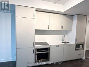 88 Queen St E in Toronto, ON - Building Photo - Building Photo