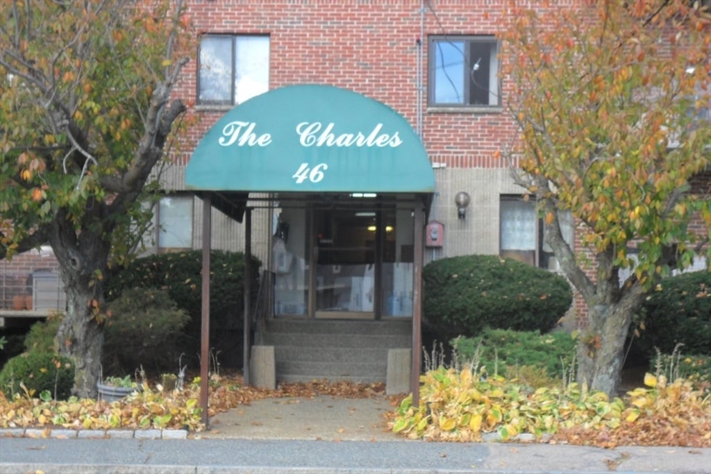 46 Cochituate Rd in Framingham, MA - Foto de edificio