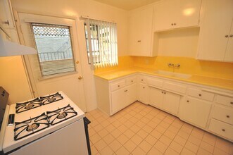 11948 Magnolia Blvd-Unit -03 in Los Angeles, CA - Building Photo - Building Photo