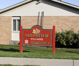 Arborview Village Apartments in Pontiac, MI - Building Photo - Building Photo