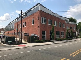 10 Ford Ave in Morristown, NJ - Building Photo