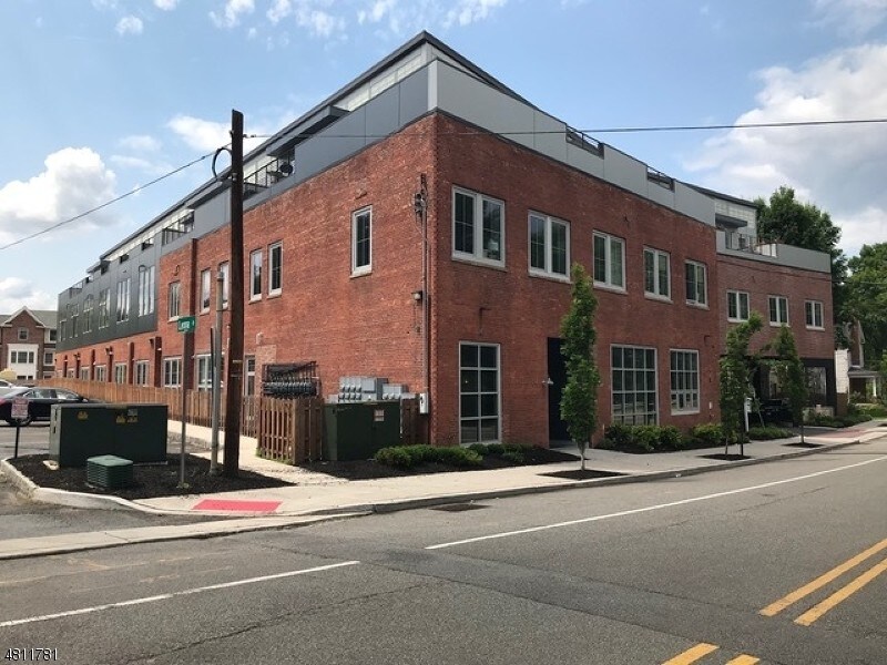 10 Ford Ave in Morristown, NJ - Foto de edificio
