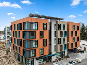 Solaire Apartments in San Jose, CA - Building Photo - Building Photo