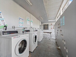 10305 SW 40th St in Miami, FL - Building Photo - Building Photo