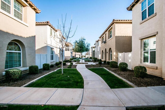 965 S Wallrade Ln in Gilbert, AZ - Foto de edificio - Building Photo