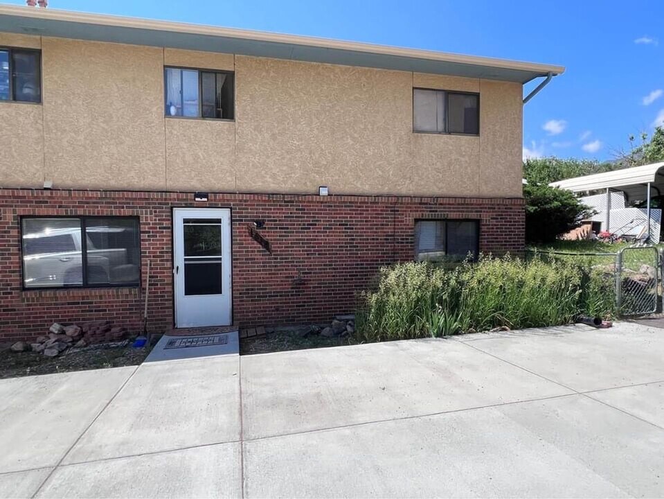 1419 Langmeyer St in Colorado Springs, CO - Foto de edificio