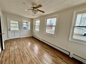 14 W Main St in Pen Argyl, PA - Foto de edificio - Building Photo