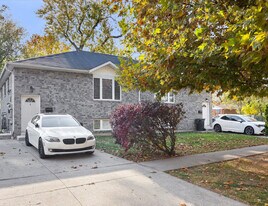 635 Chippawa in Windsor, ON - Building Photo