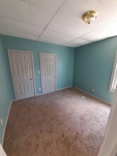 100 Broadway St, Unit 100 1/2 Broadway in Shelby, OH - Foto de edificio - Building Photo