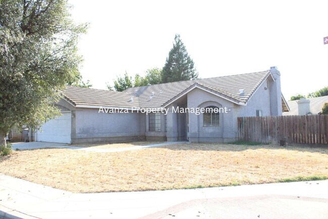 296 N Jasmine Ave in Clovis, CA - Building Photo - Building Photo