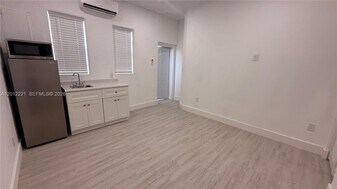 17614 SW 134th Pl in Miami, FL - Building Photo