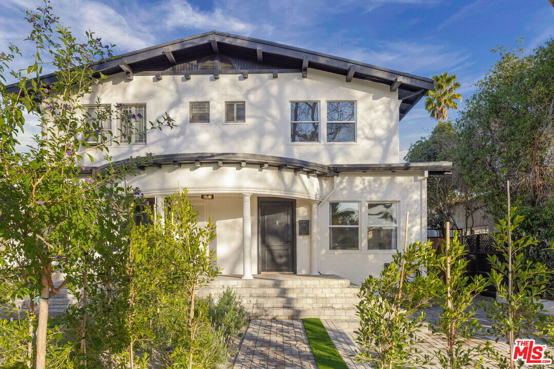 1142 Poinsettia Dr in West Hollywood, CA - Building Photo