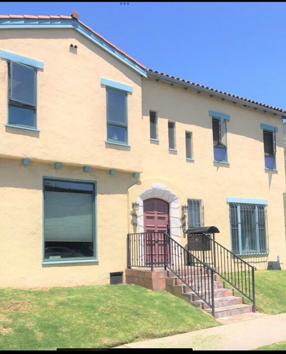 7007 Willoughby Ave in Los Angeles, CA - Building Photo