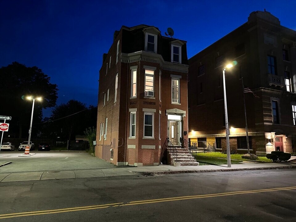349 Dudley St in Boston, MA - Building Photo
