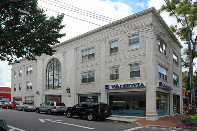 288-290 Main St in Huntington, NY - Foto de edificio - Building Photo