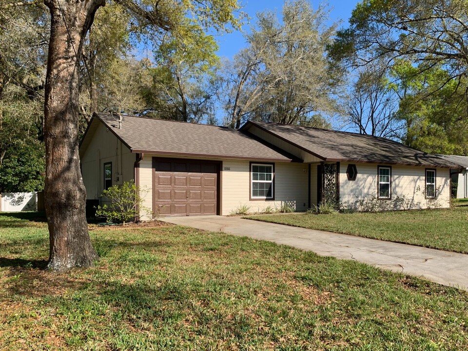 10186 Thayer St in Brooksville, FL - Building Photo