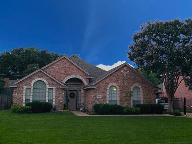property at 2945 Silvercrest Ln