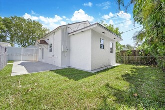 2512 SW 14th St in Miami, FL - Building Photo - Building Photo