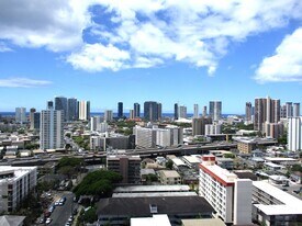 1556 Piikoi St in Honolulu, HI - Building Photo