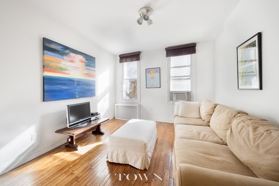52 Spring St in New York, NY - Building Photo