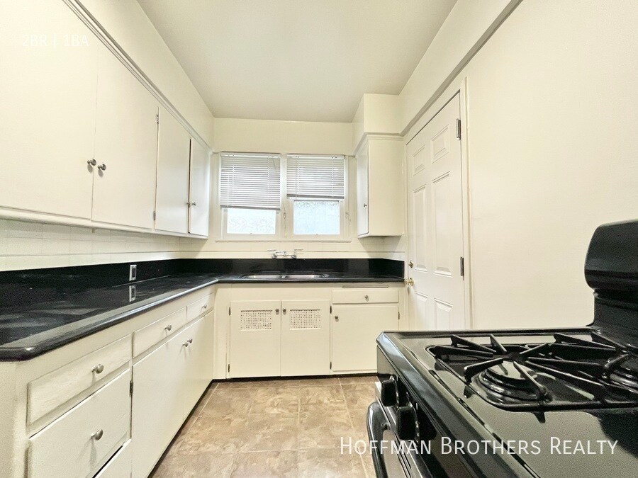 345 Hayworth Ave in Los Angeles, CA - Building Photo