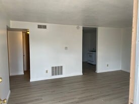 211 E Nowlin St, Unit 207 E. Nowlin Street