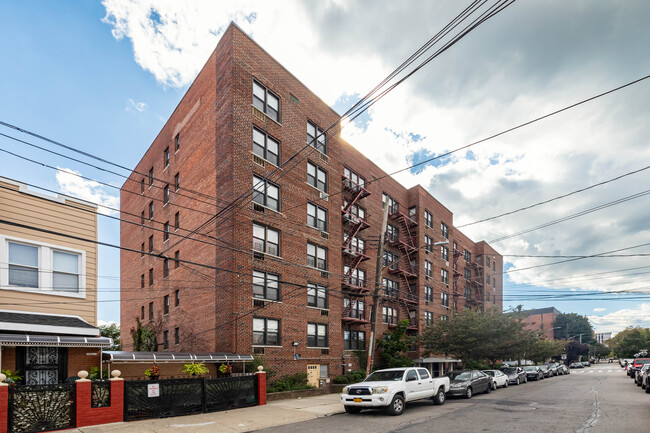 Tyler Towers in Jamaica, NY - Foto de edificio - Building Photo