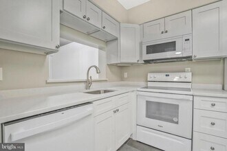 1805 Crystal Dr in Arlington, VA - Building Photo - Building Photo