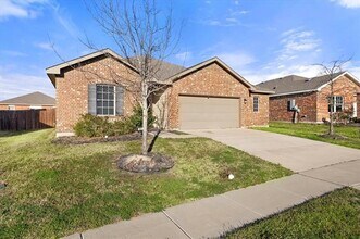 327 Gypsum Ln in Glenn Heights, TX - Building Photo - Building Photo