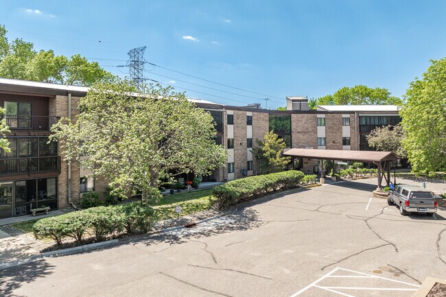 Parkview Terrace in Roseville, MN - Foto de edificio - Building Photo