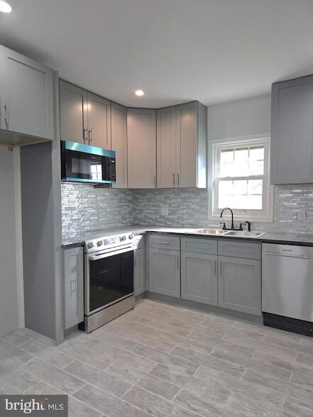 5354 Woodland Ave in Philadelphia, PA - Foto de edificio - Building Photo