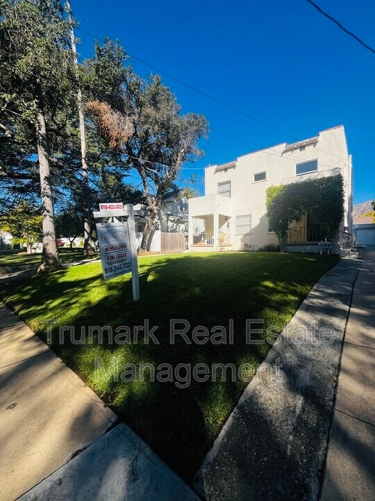 1349 E Elizabeth St in Pasadena, CA - Building Photo