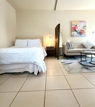 17067 SW 93rd St, Unit Studio in Miami, FL - Building Photo - Building Photo