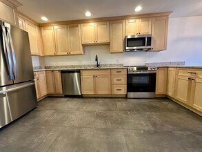 1 Walnut St, Unit 1F in Northampton, MA - Building Photo - Building Photo