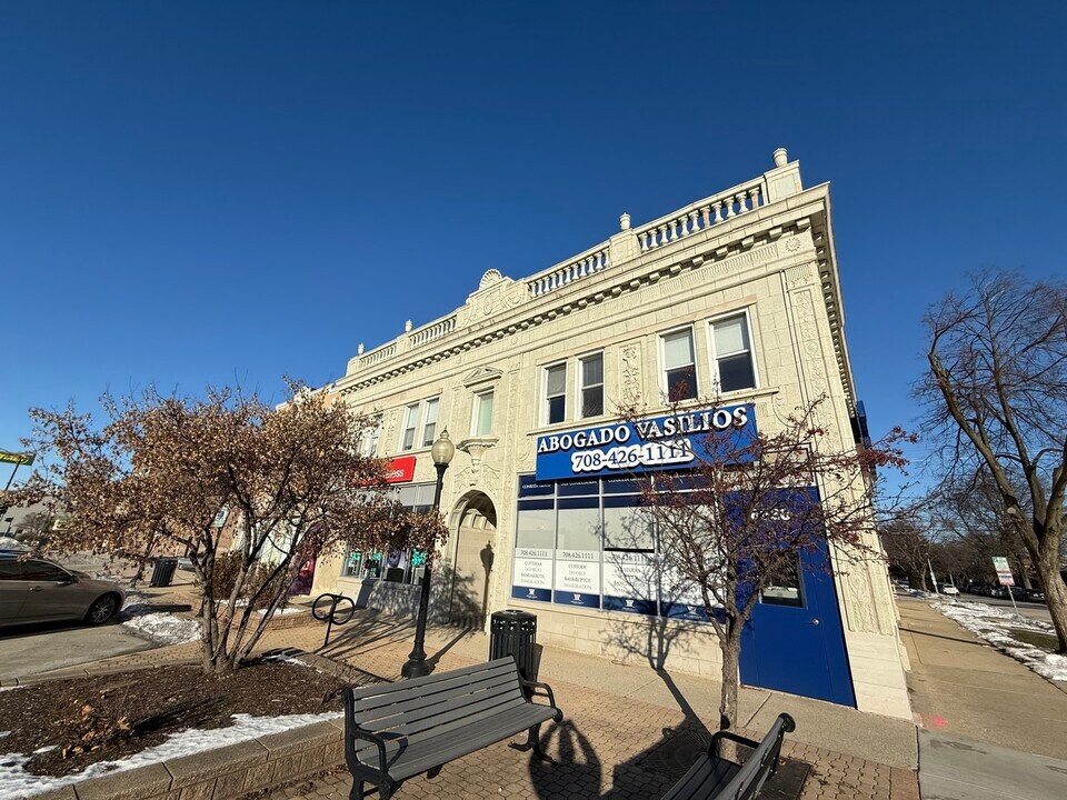 6626 Cermak Rd in Berwyn, IL - Building Photo