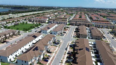 11042 W 33rd Ln in Hialeah, FL - Building Photo - Building Photo