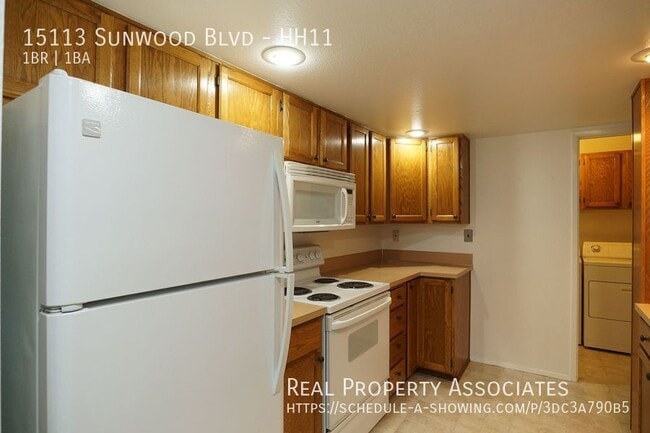 15113 Sunwood Blvd in Seattle, WA - Building Photo - Building Photo
