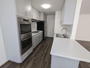 118 S Wetherly Dr in Los Angeles, CA - Building Photo - Building Photo