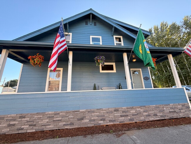 303 Pioneer St in Ridgefield, WA - Foto de edificio - Building Photo