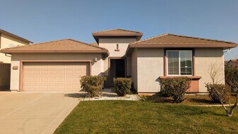 7499 Diamond Ranch Dr in Sacramento, CA - Building Photo