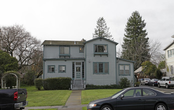 7 Howard St in Petaluma, CA - Foto de edificio - Building Photo