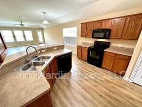 221 Creekwood Dr in Princeton, TX - Building Photo - Building Photo